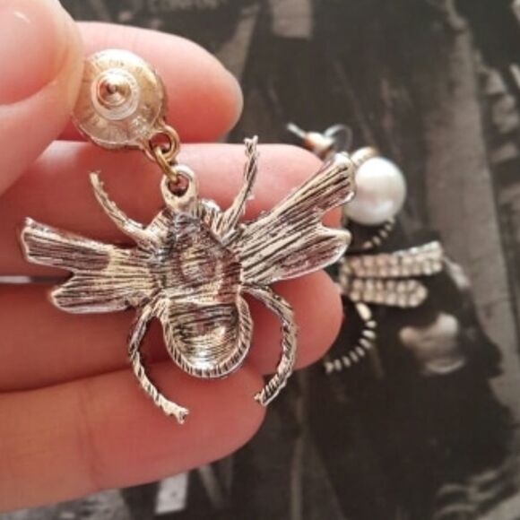 Sparkling Fly Earrings - Picture 6 of 6